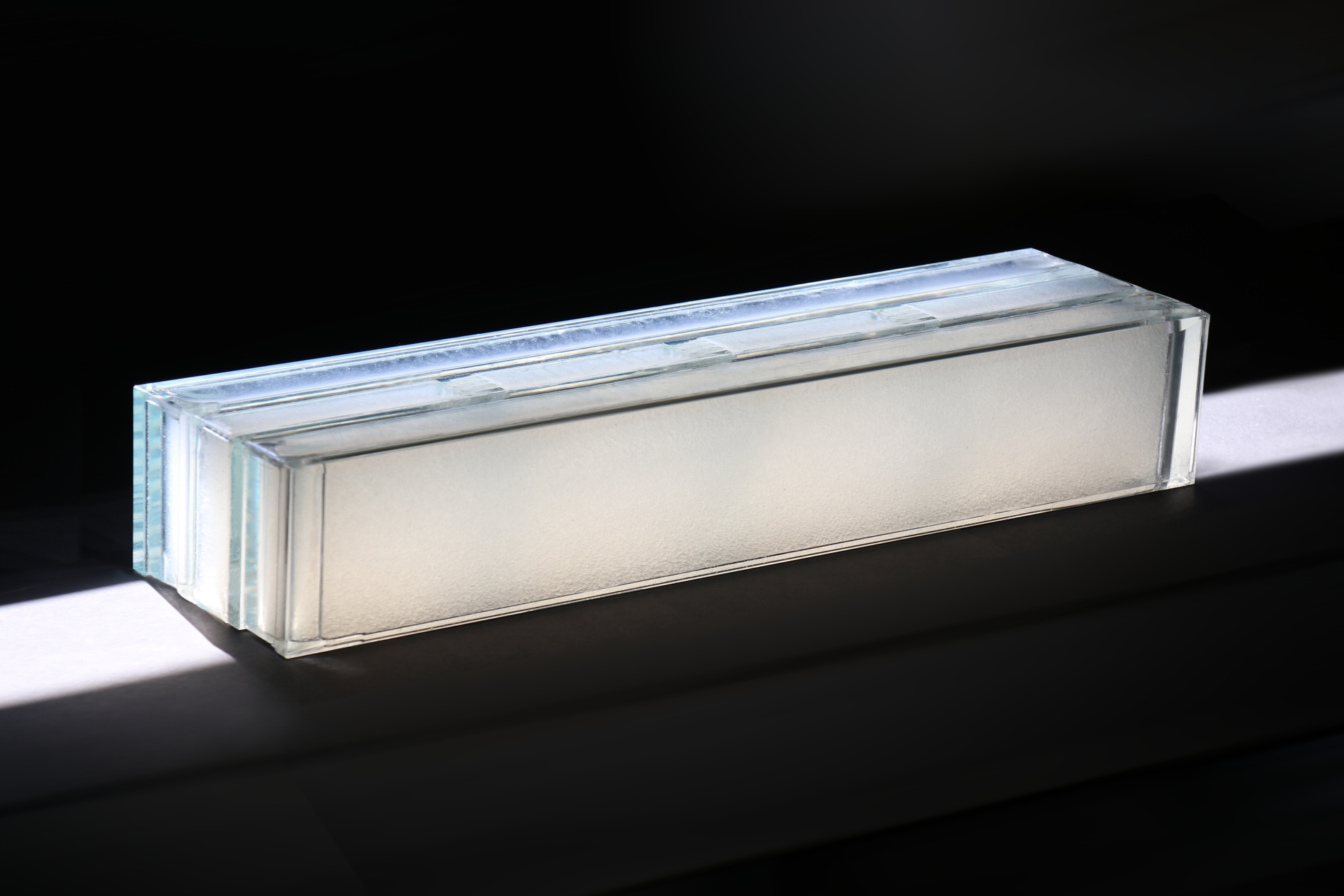 Illuminazione: i mattoni di vetro aerogel sono termicamente isolanti e traslucidi, ma non sono ancora trasparenti, e quindi garantiscono la privacy