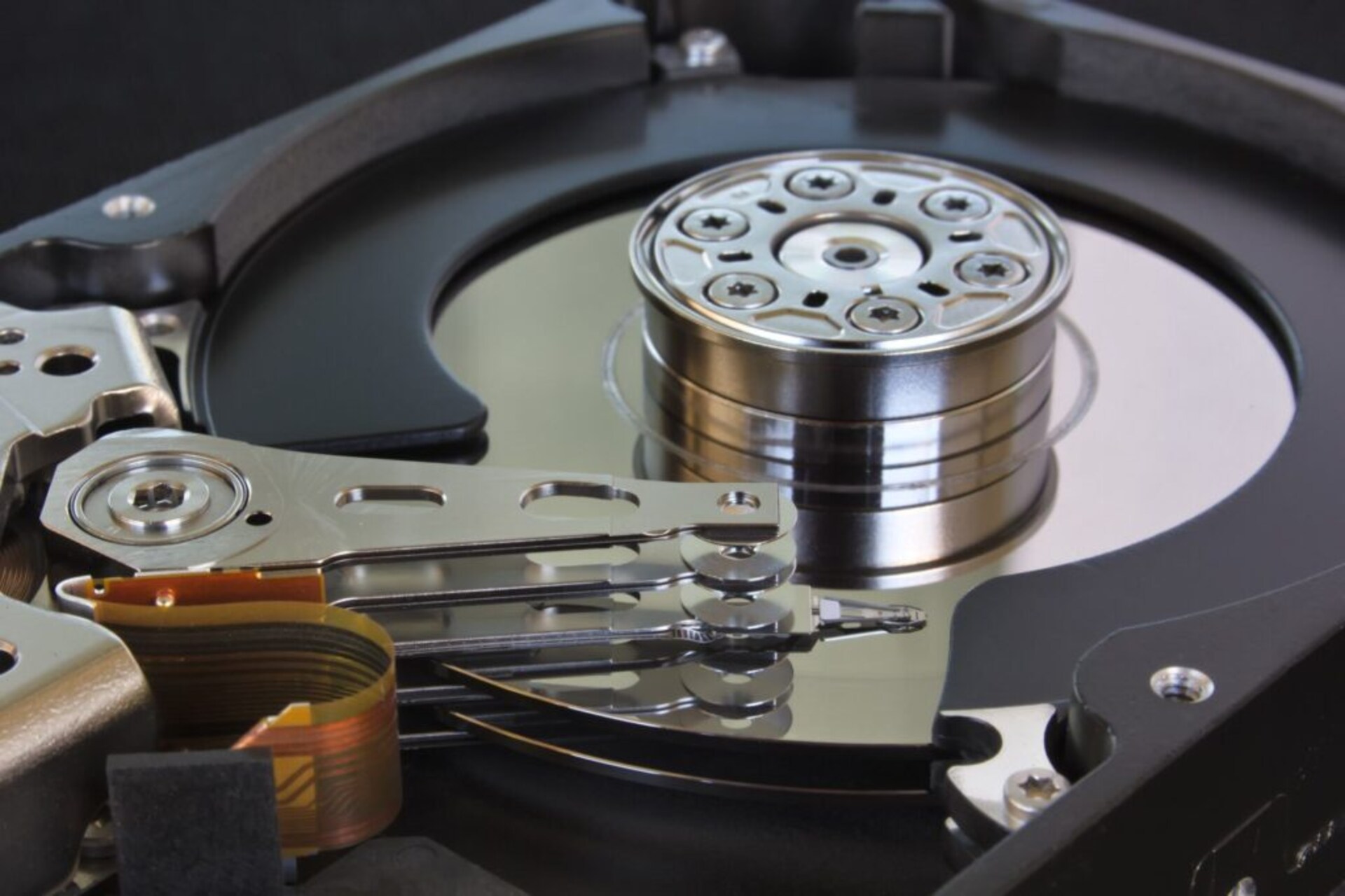 Trasferimento dati UE-USA: l'hard disk di un personal computer è un collettore di dati personali e sensibili