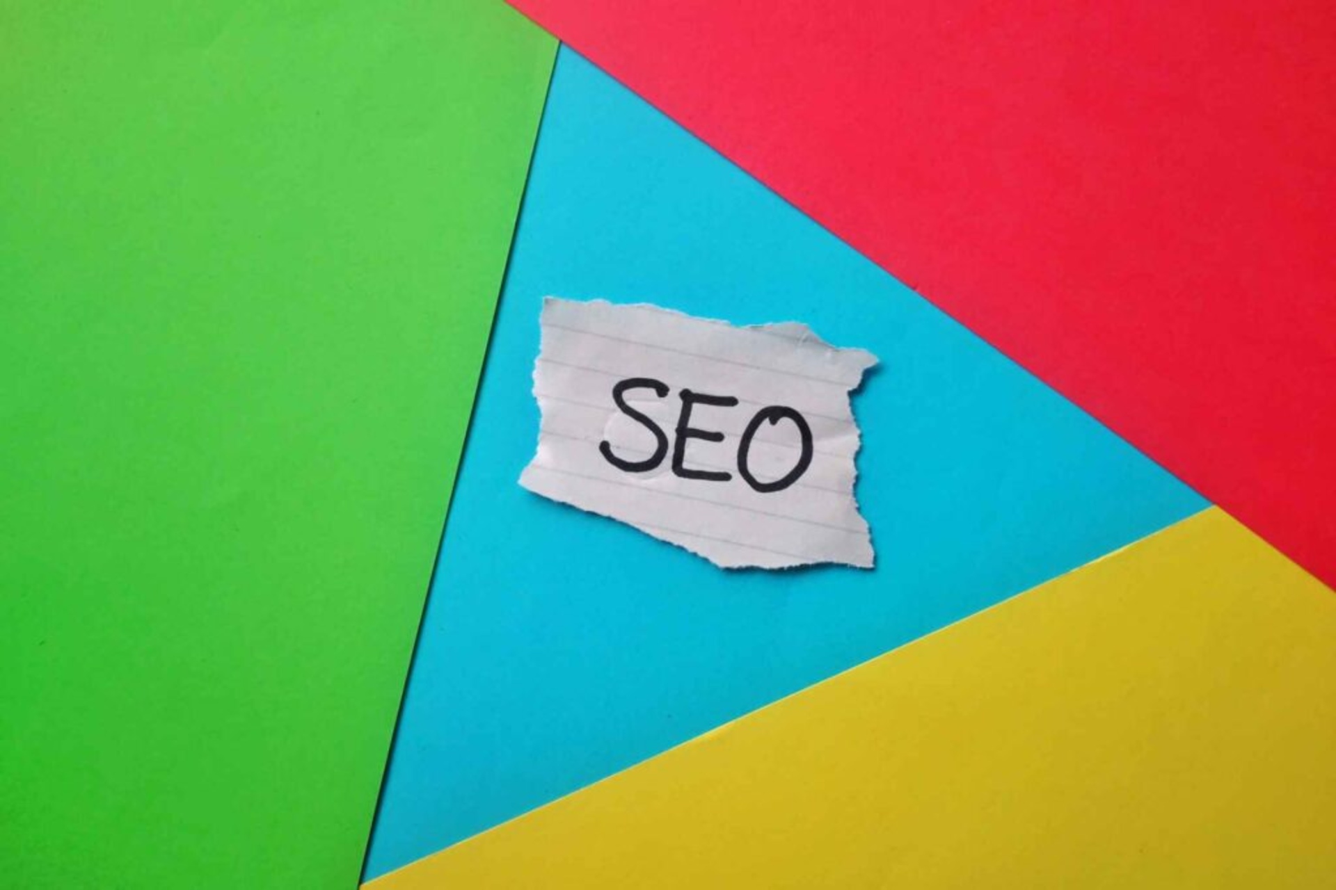Immagini su Google: con il termine ottimizzazione per i motori di ricerca (in lingua inglese search Engine Optimization, in acronimo SEO) si intendono tutte quelle attività volte a migliorare la scansione, l'indicizzazione ed il posizionamento di un'informazione o contenuto presente in un sito web, da parte dei crawler (detti anche bot) dei motori di ricerca (quali ad esempio Google, Yahoo!, Bing, Yandex, Baidu, eccetera) al fine di migliorare (o mantenere) il posizionamento nella pagina dei risultati del motore di ricerca (SERP)