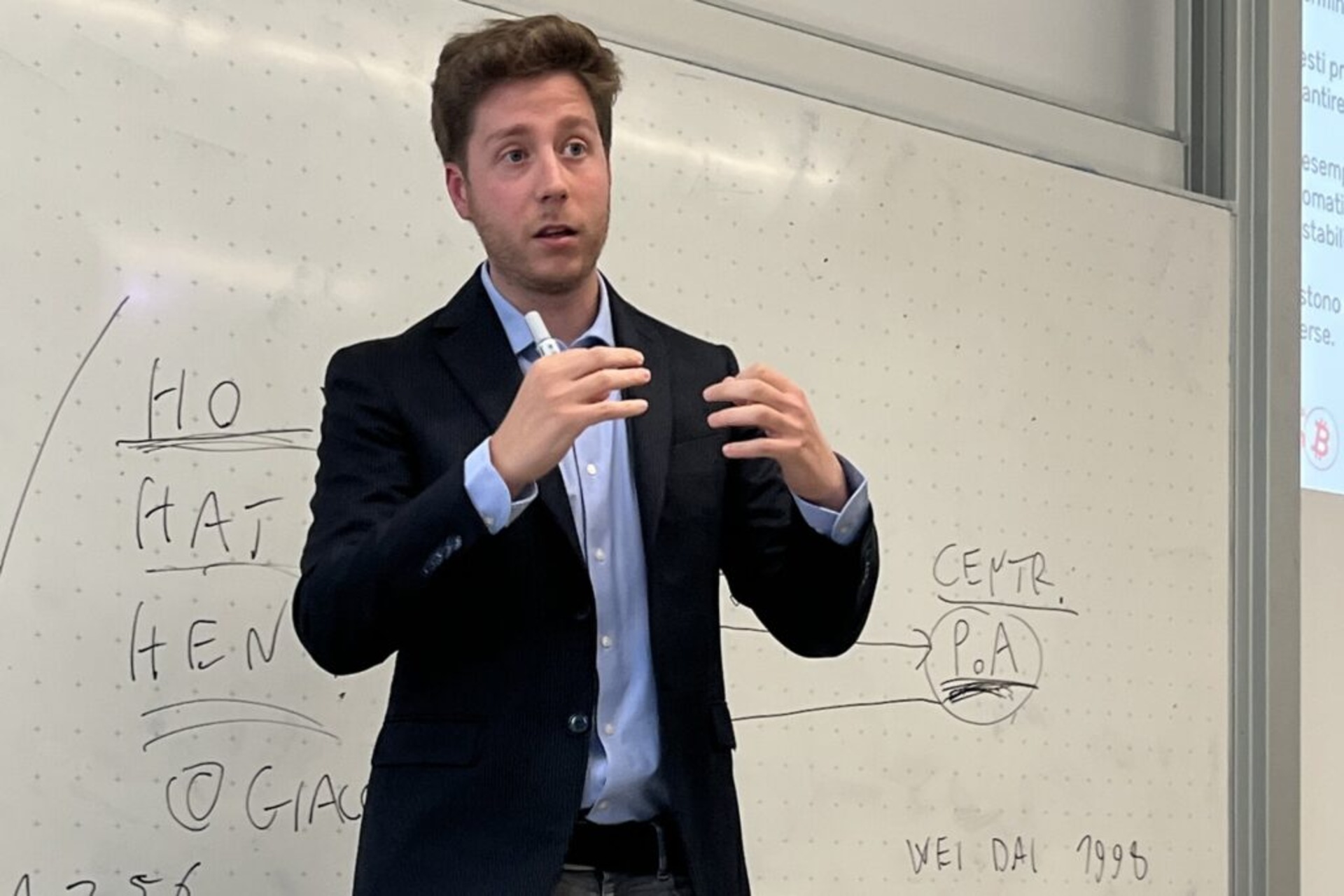 B4B: “Architettura e componenti dell’ecosistema Blockchain” è stato il titolo dell’intervento di Luca Ambrosini venerdì 21 aprile 2023 nella prima sessione del corso Blockchain for Business B4B organizzato dal Living Lab L*3 a Lugano