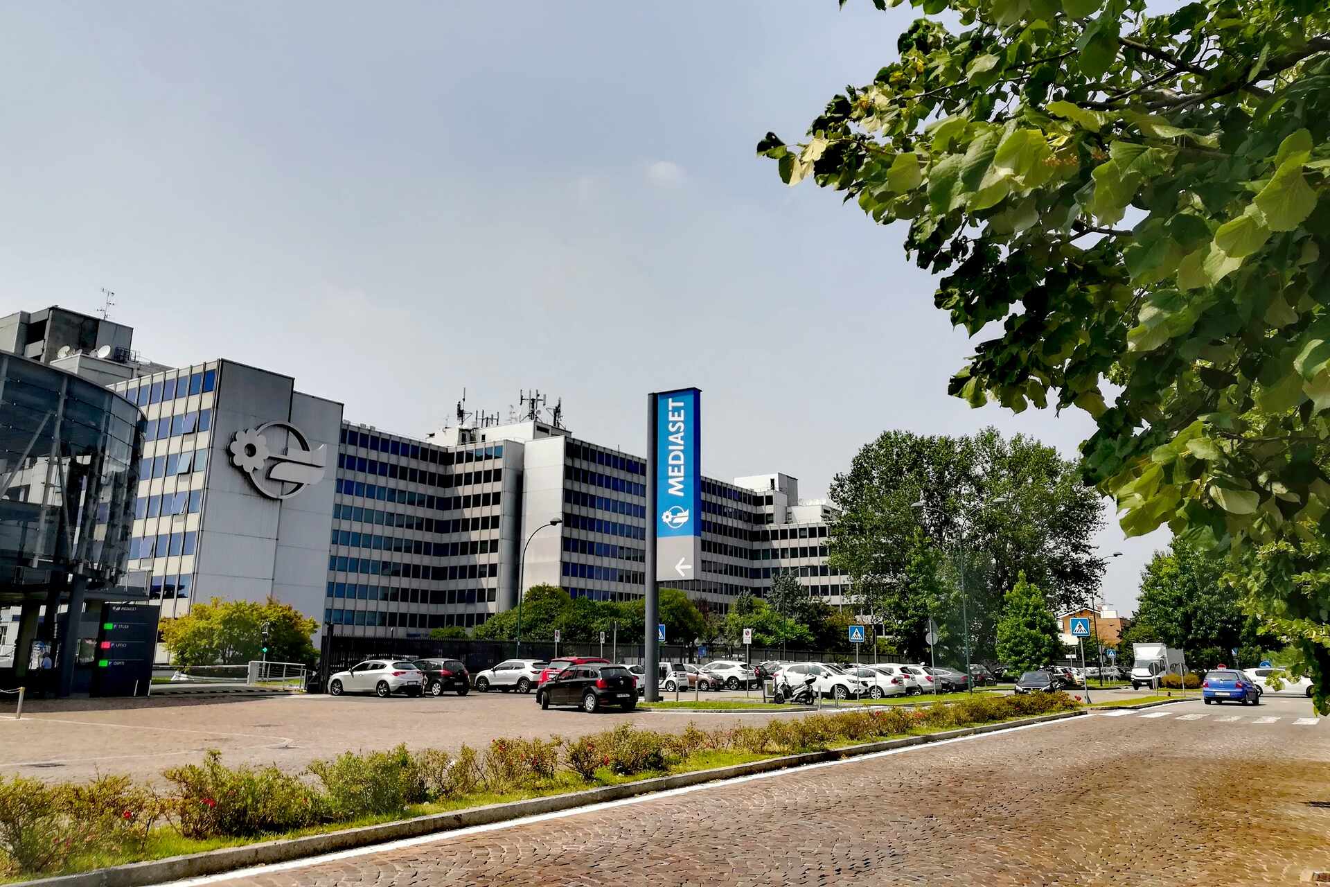 Berlusconi: la sede di Mediaset a Cologno Monzese, vicino Milano, ospita quello che è stato il primo grande operatore nazionale privato della TV in Italia