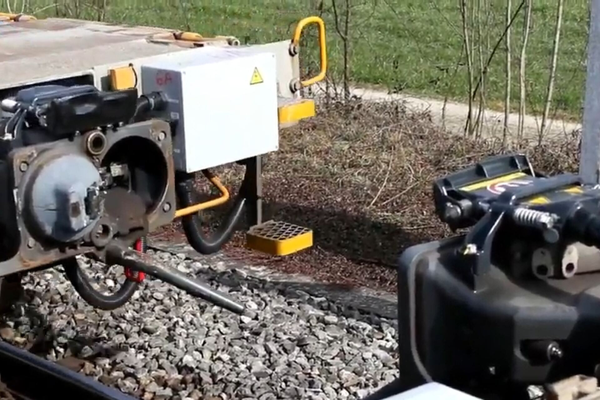 Treno merci digitale: il treno pilota "DAC+" dotato di un accoppiamento automatico con linea dati numerica
