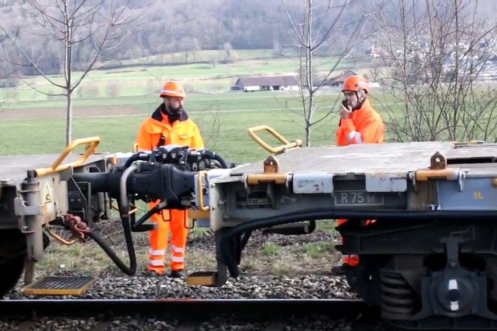Treno merci digitale: il treno pilota "DAC+" dotato di un accoppiamento automatico con linea dati numerica
