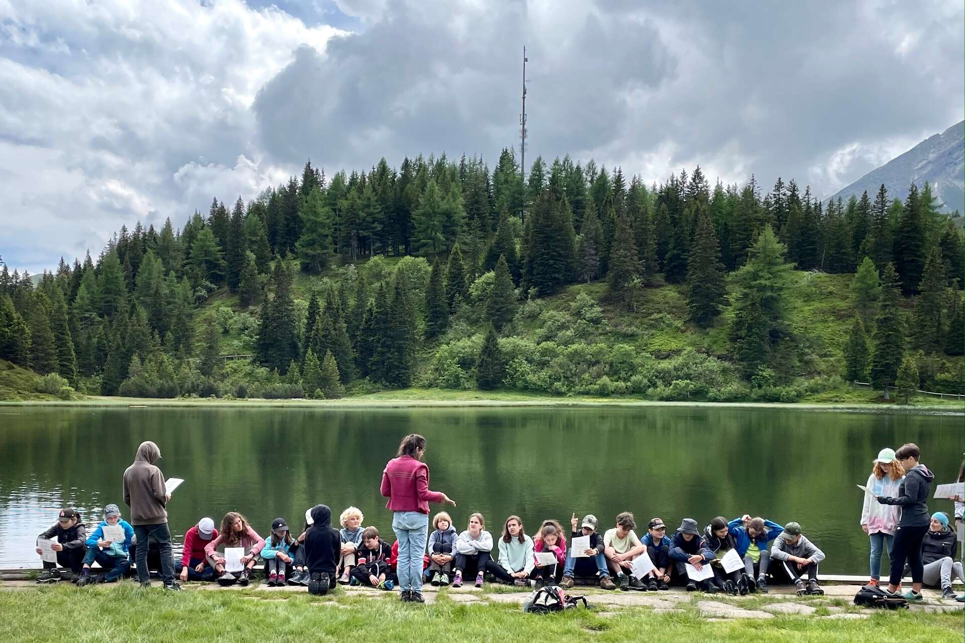 San Bernardino Lab: un’attività in riva al lago per i più piccoli curata nel Cantone dei Grigioni dall’associazione locale Paradisea