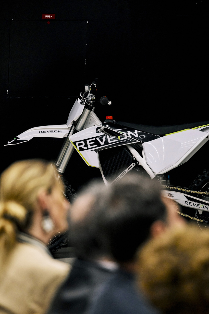 NOI Techpark: Reveon Motorcycles, premiata al NOI Techpark di Bolzano fra le start-up, è un innovativo prototipo di motocicletta Off-Road completamente elettrica per le gare sportivo di alto livello