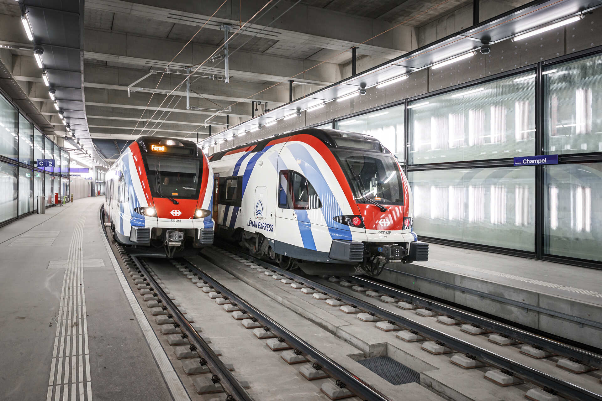 Puntualità: due treni SBB CFF FFS affiancati a Ginevra Champel