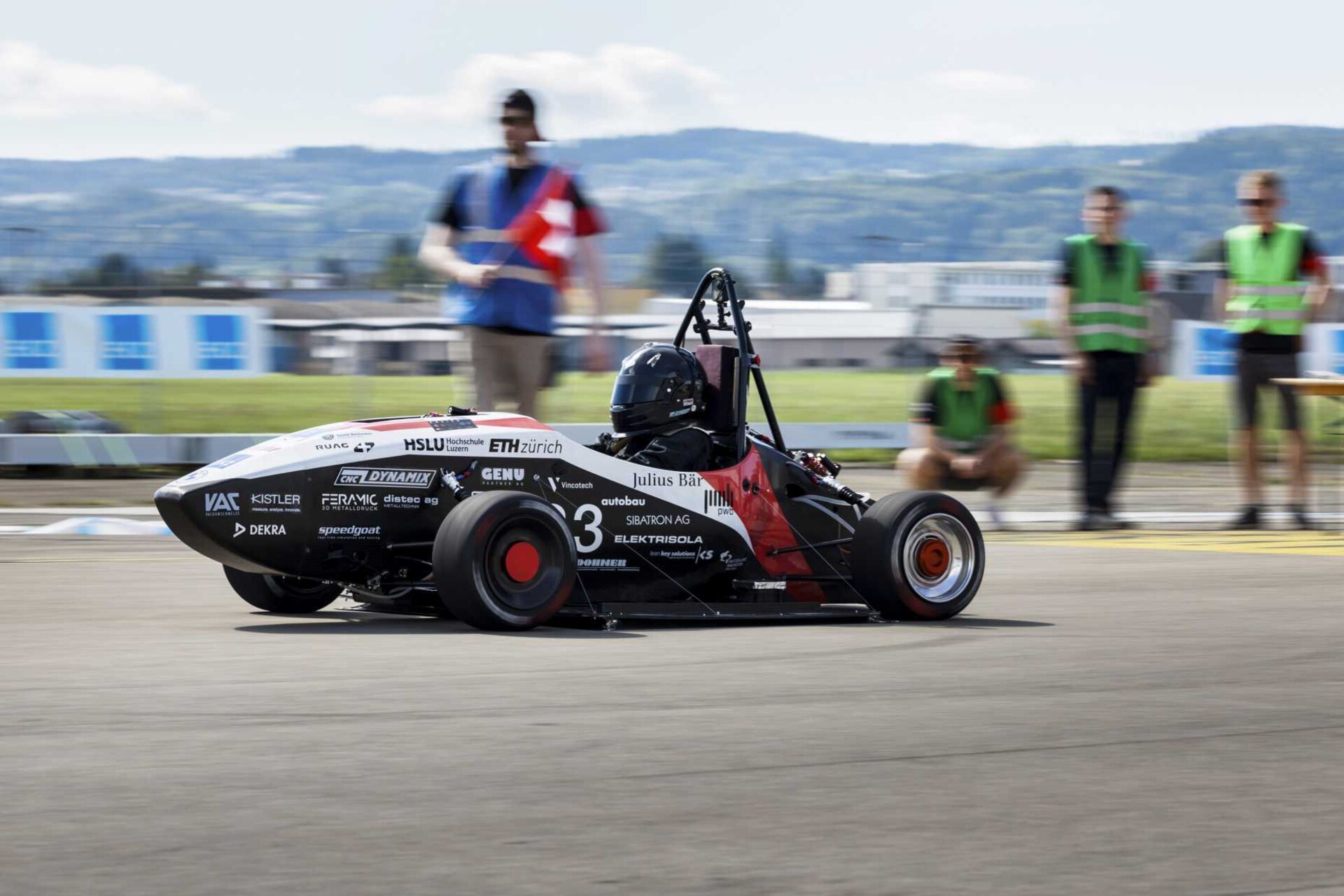 Monoposto elettrica: il primato di accelerazione 2023 del team svizzero AMZ con “mythen”