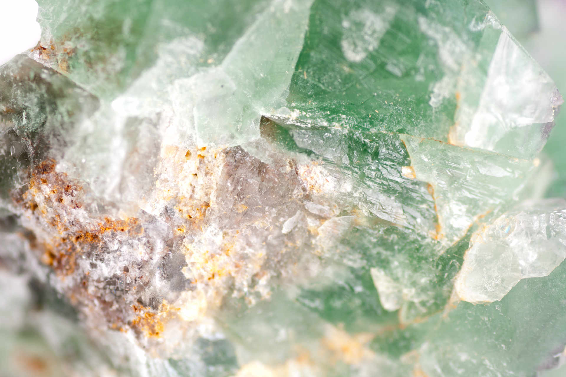 La soluzione per l'insolubilità della fluorite, svolta per la chimica verde
