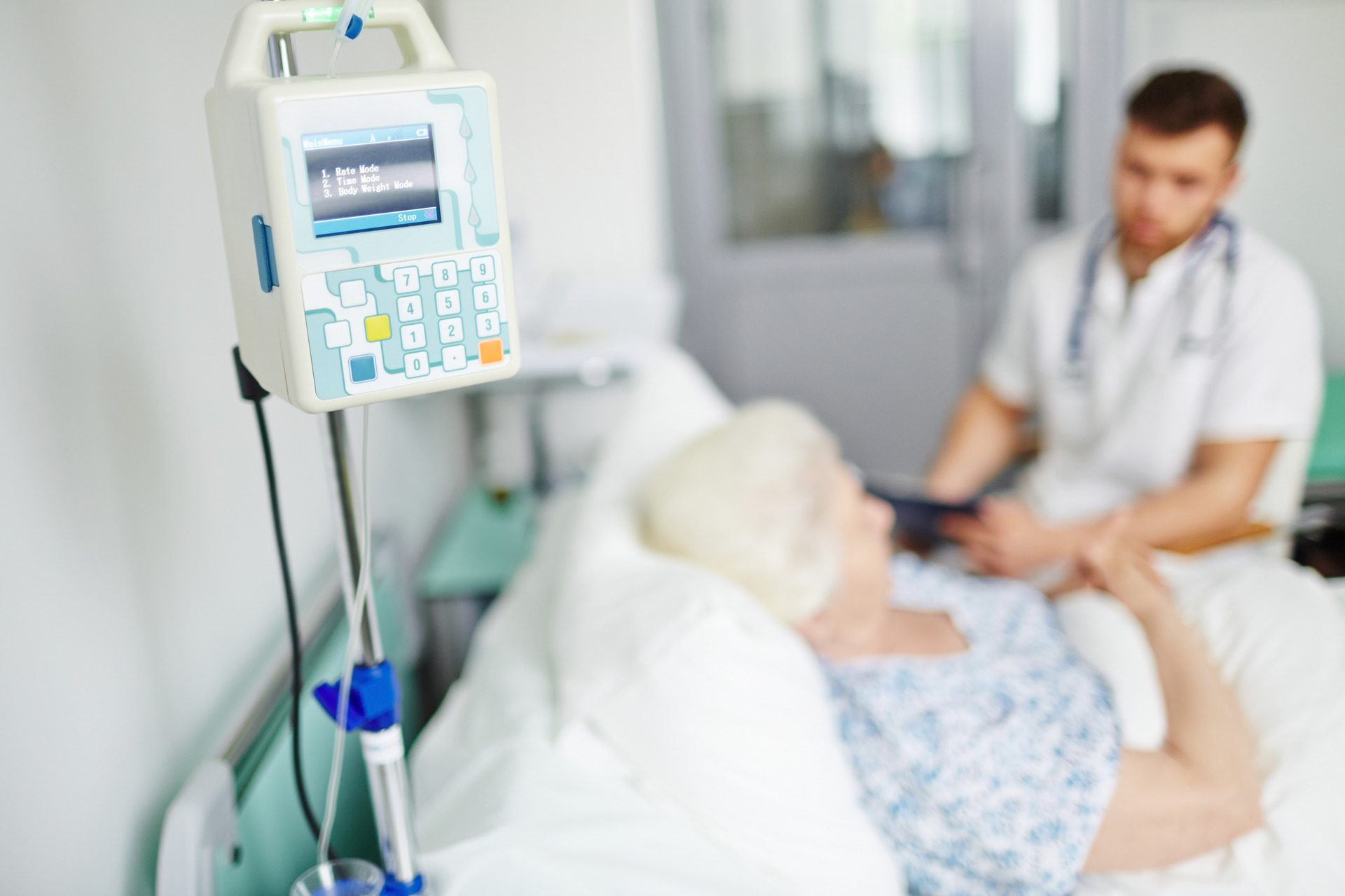 Tecnologia: l'accesso ai servizi sanitari deve prescindere dall'età o dalle competenze tecnologiche