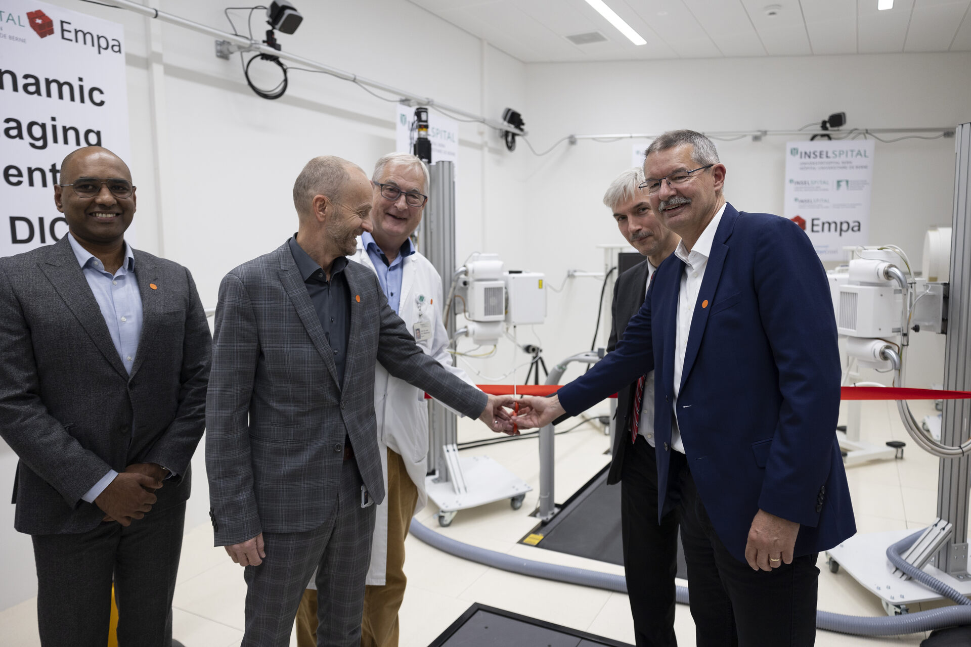 Raggi X: grazie al “Dynamic Imaging Center" di Berna, le immagini diagnostiche di una persona in movimento possono essere scattate simultaneamente da due angolazioni diverse