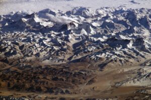 Ponti sospesi: in 63 anni progettati e costruiti in Nepal 10mila passaggi appesi grazie alla collaborazione della Svizzera