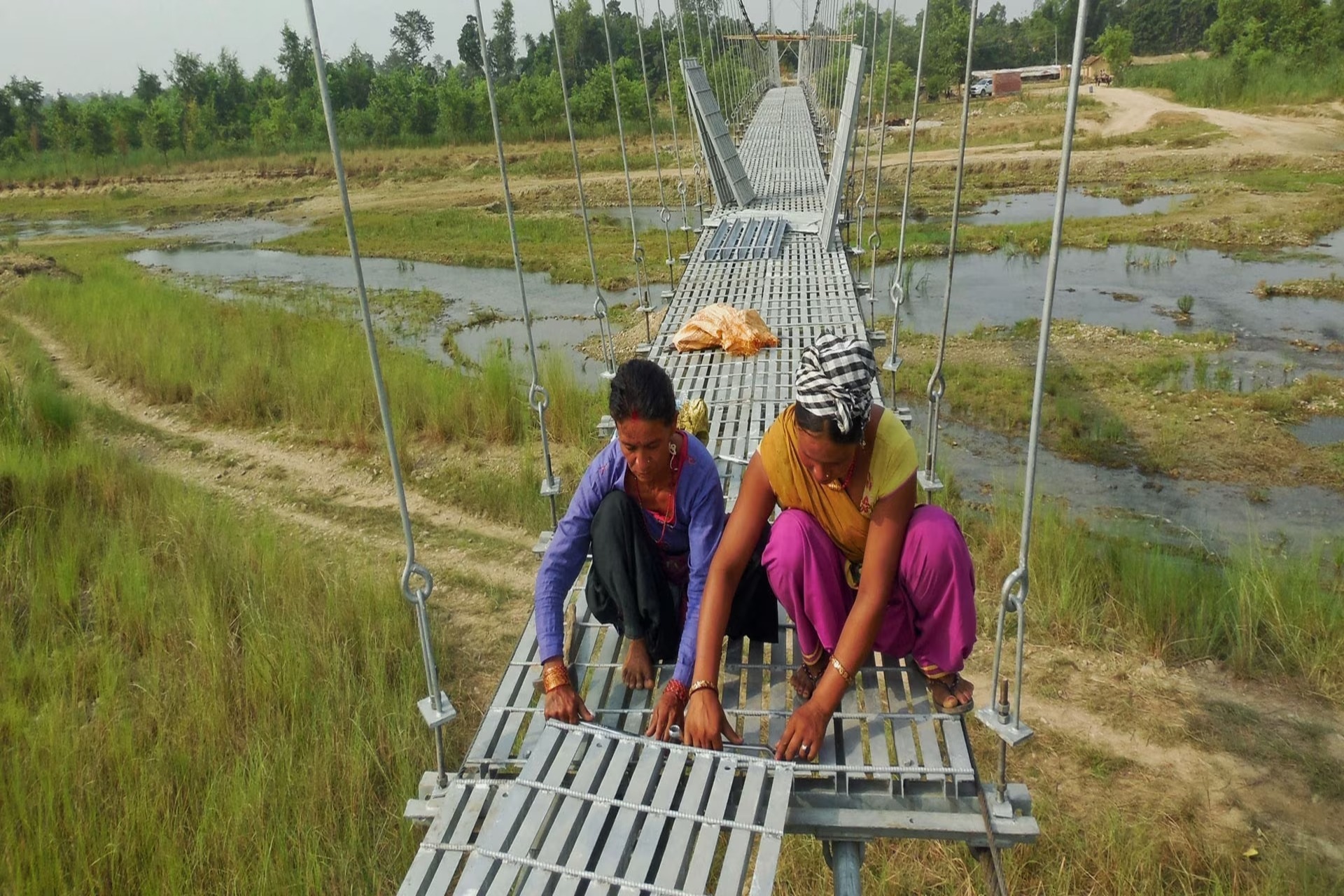 Ponti sospesi: in 63 anni progettati e costruiti in Nepal 10mila passaggi appesi grazie alla collaborazione della Svizzera