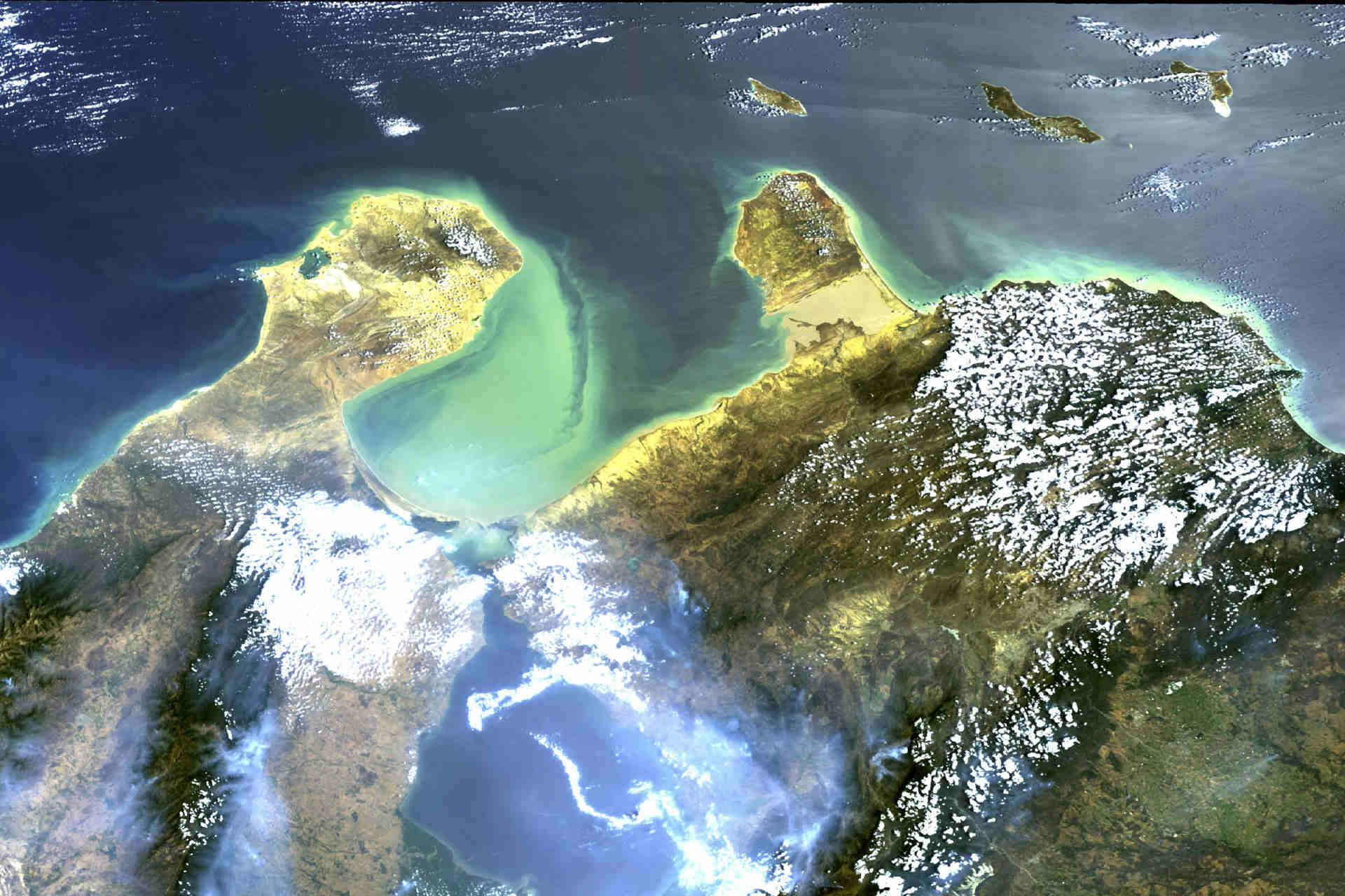 L'IA può individuare i rifiuti in plastica dalle immagini satellitari
