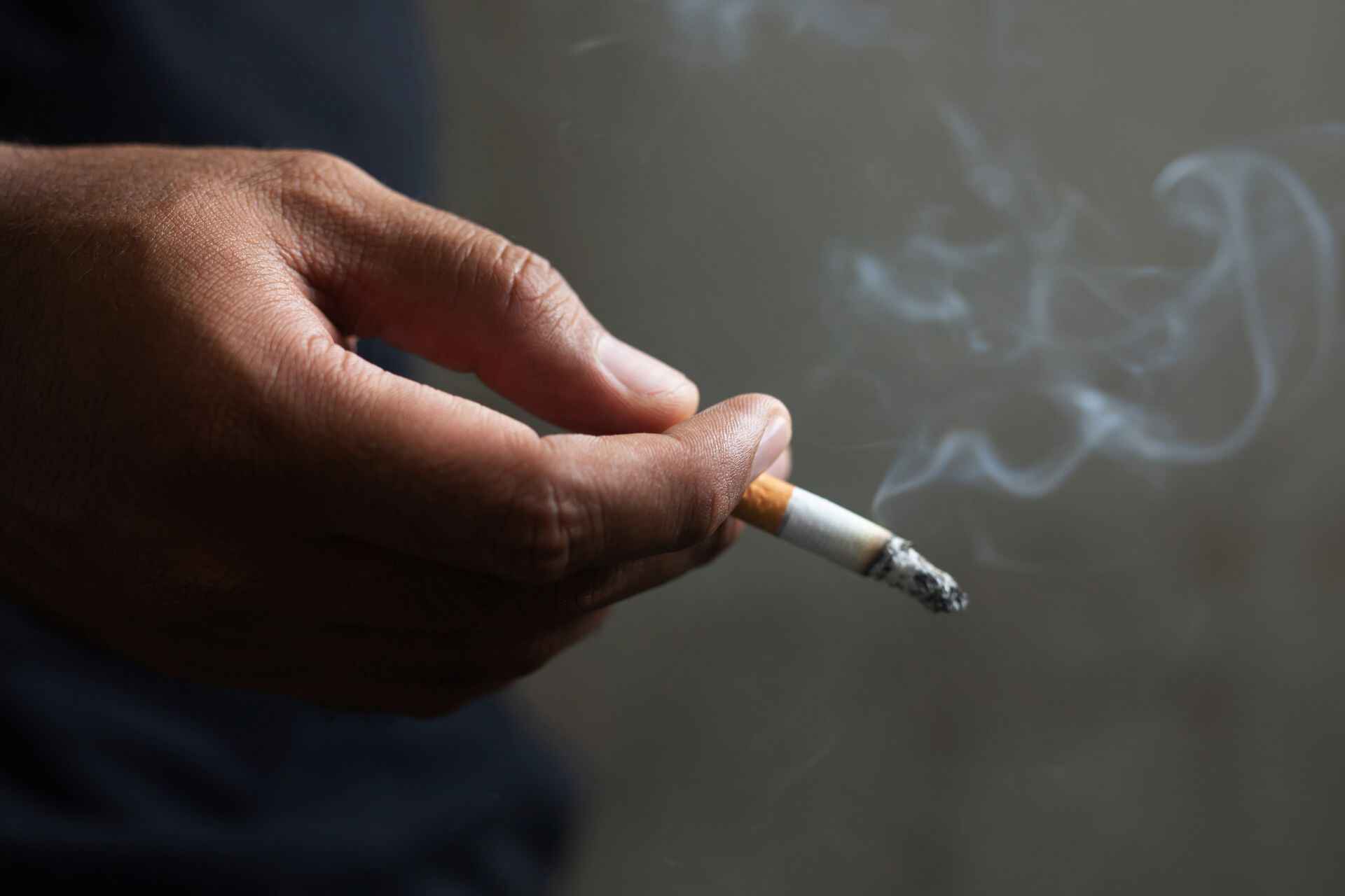 Pressione alta: il fumo danneggia l’elasticità dei vasi sanguigni