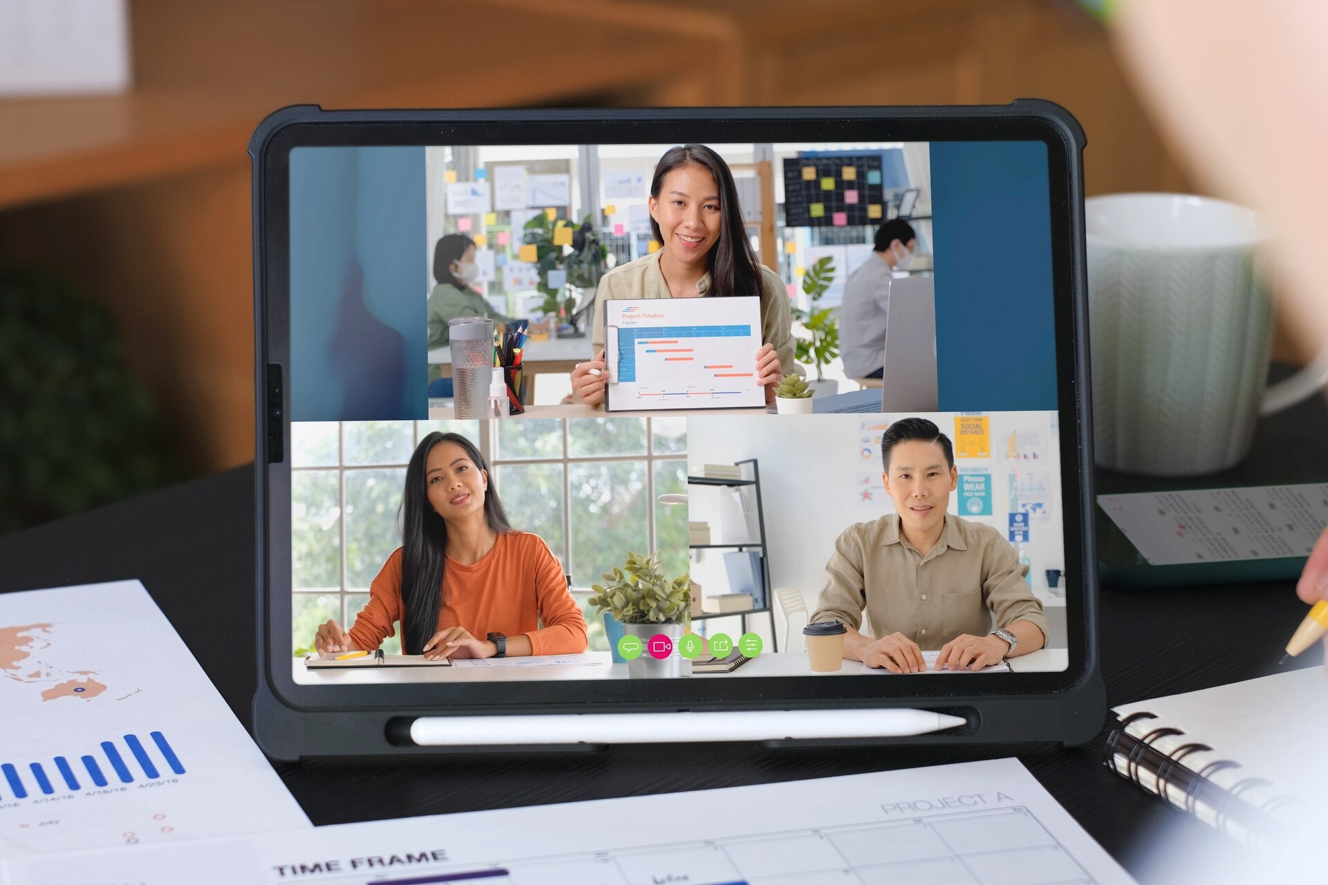 Vendite porta a porta: le riunioni e le conversazioni con i clienti, nonché i meeting del personale, ora funzionano con chat e call
