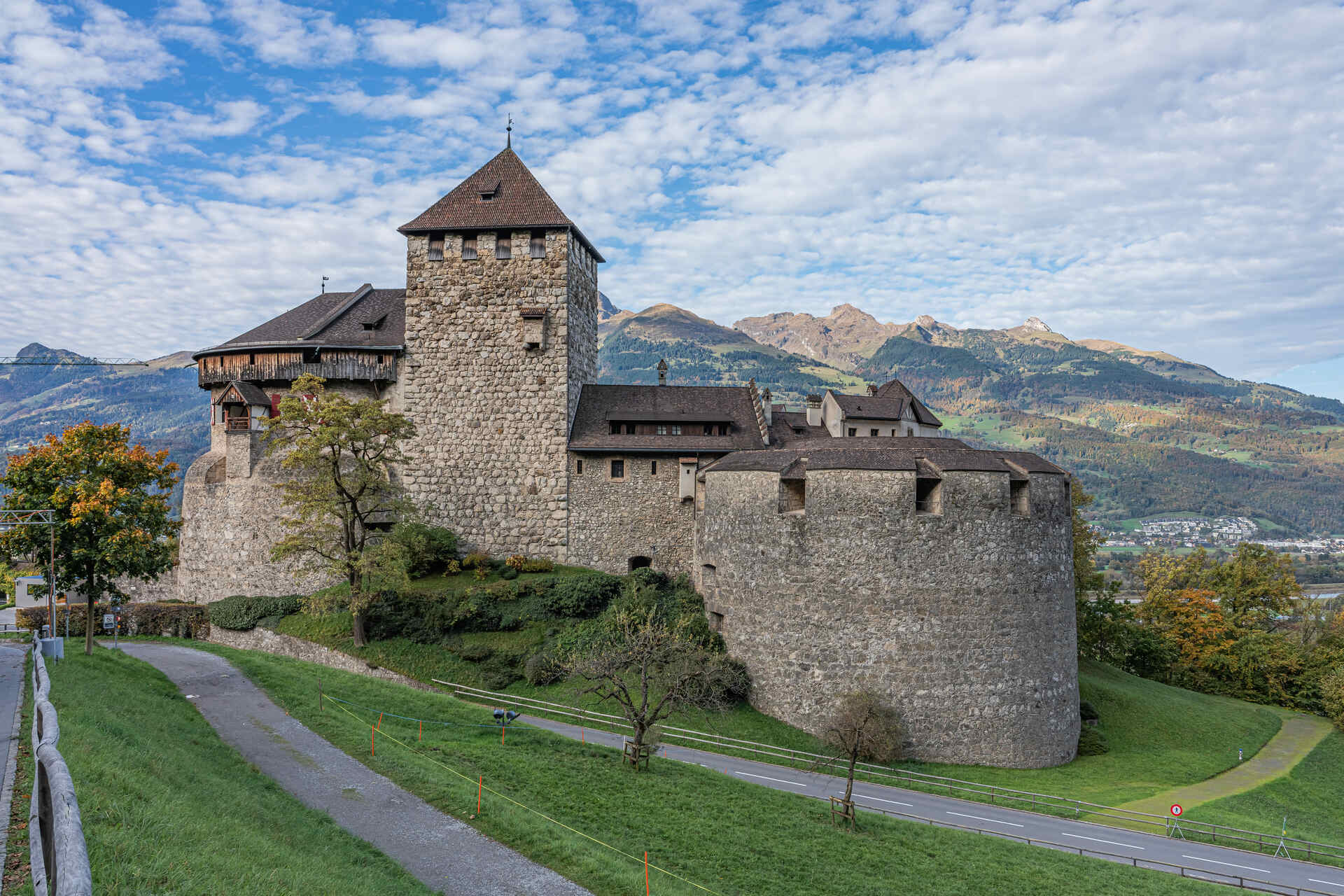 Liechtenstein: il Castello sulle alture di Vaduz, capitale dello Stato, è la residenza ufficiale dei Principi