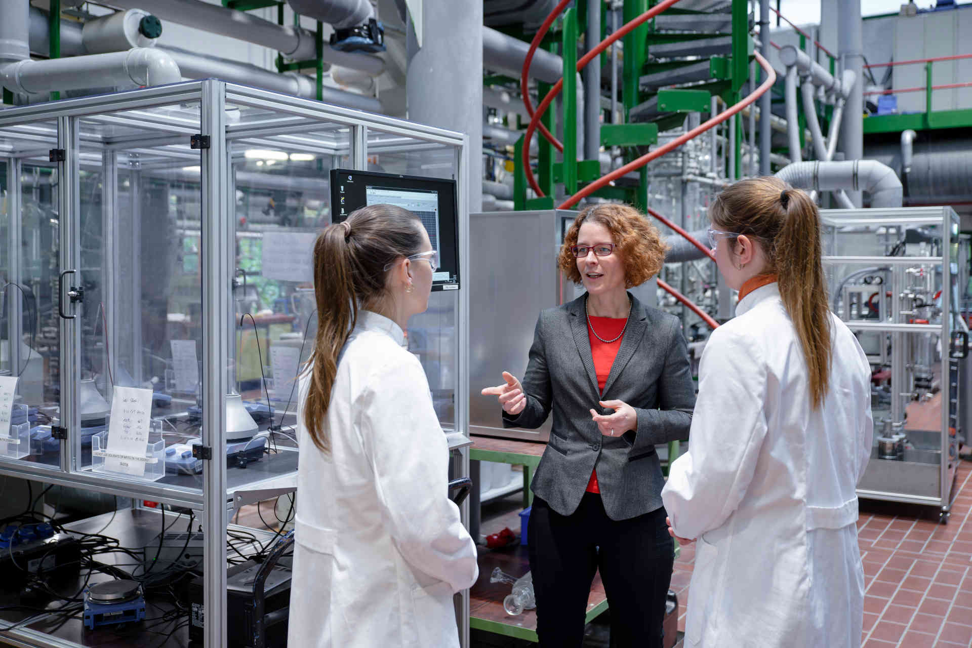 Chimica: le autoclavi nel centro tecnico dell'Istituto di Tecnologia e Chimica Macromolecolare della RWHT