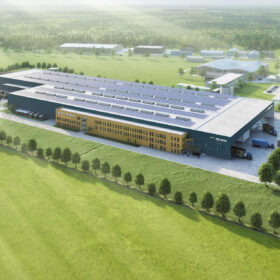La fabbrica modulare in legno della società timpla GmbH in un’immagine ripresa con un drone dal lato sudorientale: essa sorgerà a Eberswalde, nel Land tedesco del Brandeburgo