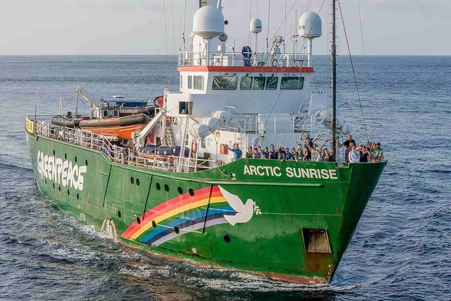 Missione alle Galápagos per proteggere le acque internazionali