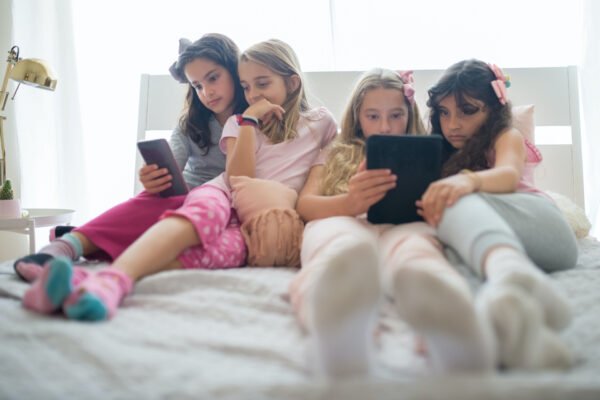 Quanto è opportuno esporre i nostri bambini sui social network?