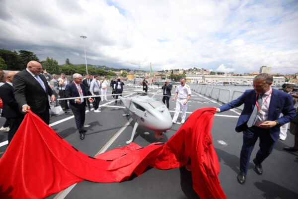Leonardo, lanciato il nuovo elicottero a pilotaggio remoto AWHero