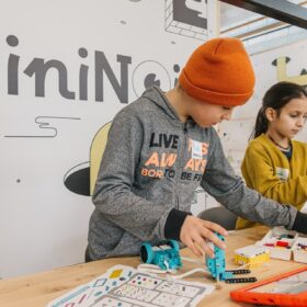 Così 6.300 piccole menti curiose sperimentano il (loro) futuro