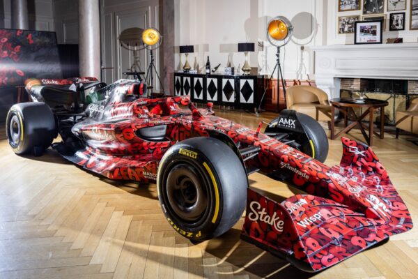 Dall’Alfa Romeo F1 Team Stake di BOOGIE all’arte per i… tifosi