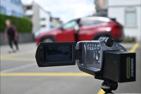 Come reagiscono i pedoni ai veicoli automatizzati in Svizzera?