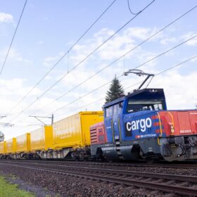 La Posta Svizzera e FFS Cargo testano un innovativo treno spola