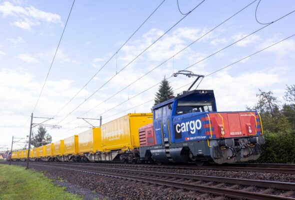 La Posta Svizzera e FFS Cargo testano un innovativo treno spola