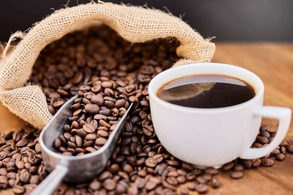 Il caffè è “utile” o ci fa male? Una prospettiva innovativa