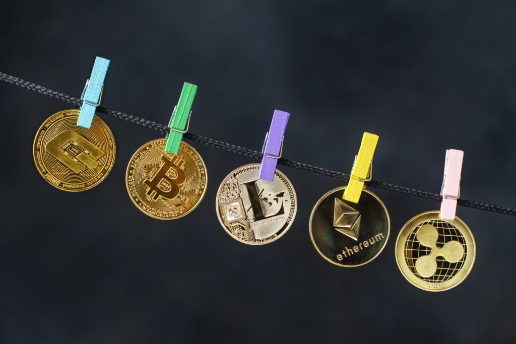 Il grande assalto al mercato delle Memecoin: focus su Pepe e Doge