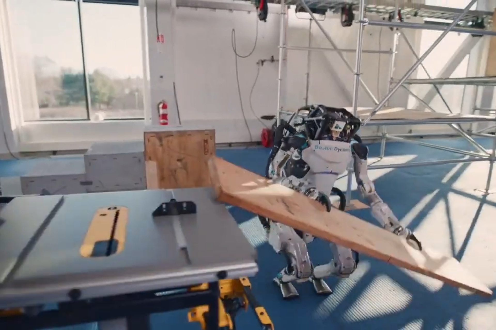Ecco come il robot Atlas può già lavorare e interagire con noi