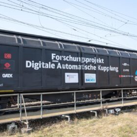 Corre e fa progressi in Europa il primo treno merci digitale