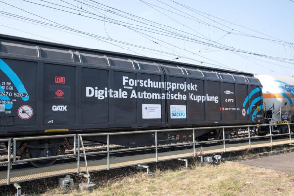 Corre e fa progressi in Europa il primo treno merci digitale