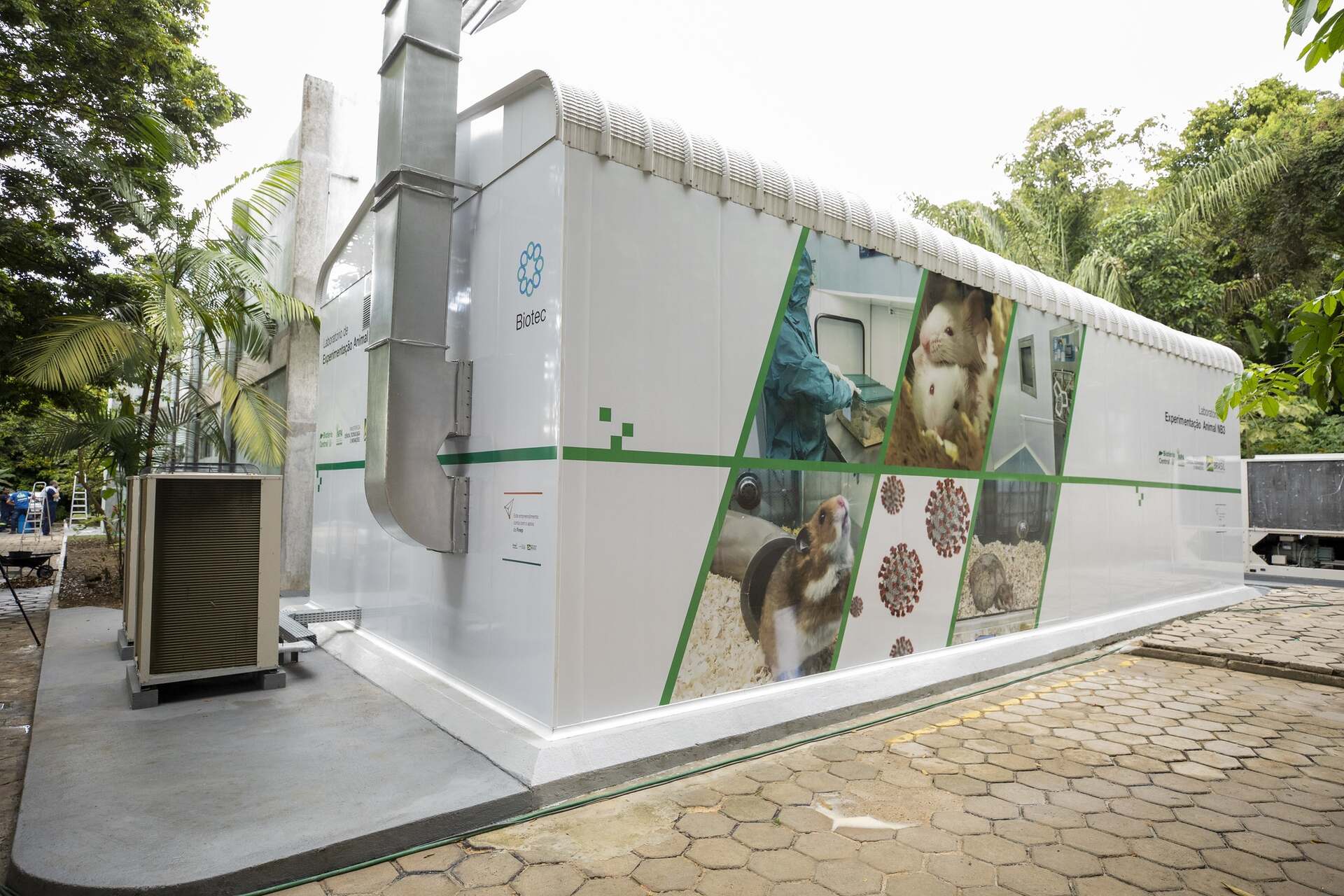Biosicurezza e sincrotroni: a Campinas, vicino San Paolo, un laboratorio di massimo contenimento biologico di livello NB4 sarà collegato alle sorgenti di luce di un acceleratore di particelle