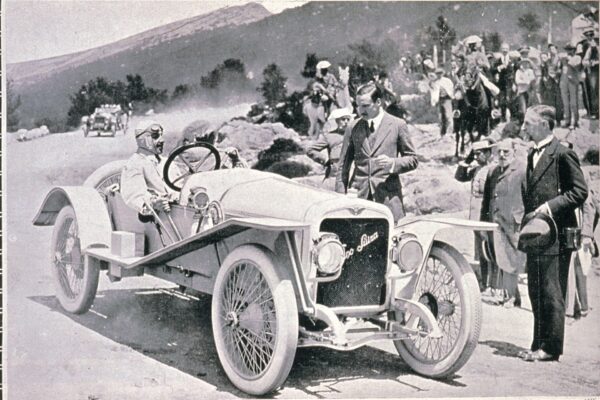 L’auto sportiva del futuro secondo la Hispano Suiza e lo IED