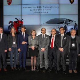 A Bologna a scuola e al lavoro si va ancora in Ducati e Lamborghini