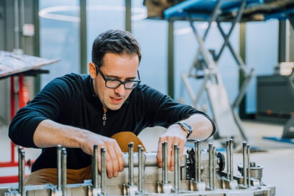 Lo svizzero Fabian Oefner artista “digitale” di Lamborghini