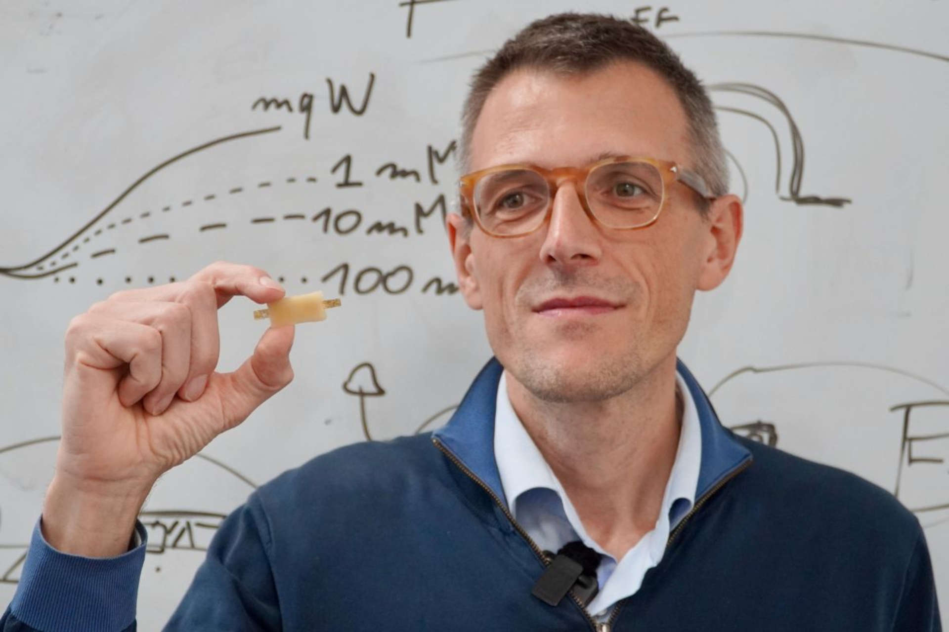 Mario Caironi si occupa di elettronica commestibile, un campo di indagine scientifica in grande ascesa (Foto: Istituto Italiano di Tecnologia)