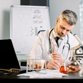 Quasi 25 miliardi di franchi investiti in Svizzera nella ricerca