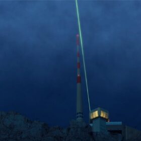 Sul Säntis grazie al laser deviato per la prima volta un fulmine