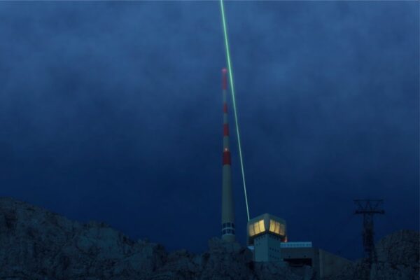 Sul Säntis grazie al laser deviato per la prima volta un fulmine