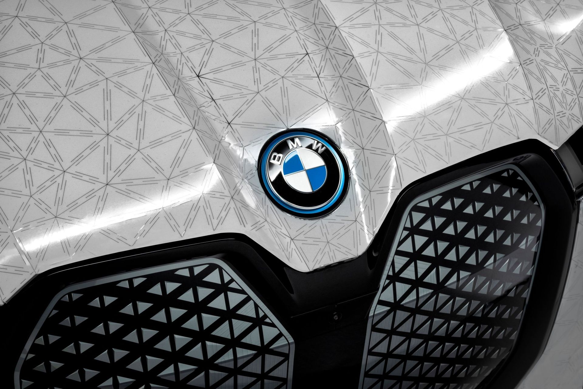 Fotogallery, il maxi SUV made-in-Baviera che cambia colore