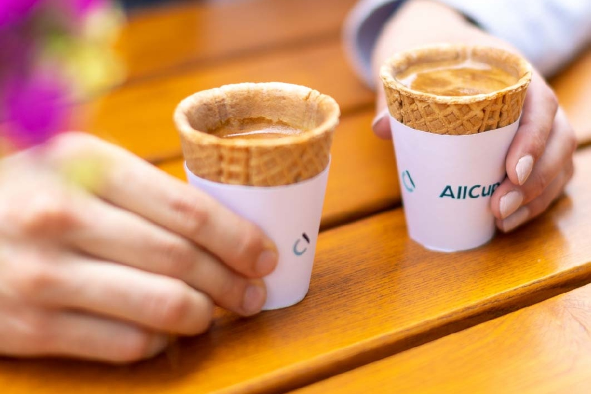 Una tazza da caffè commestibile per un’alimentazione senza scarti