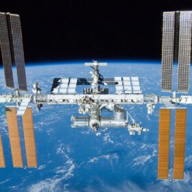 Sull’ISS gocce incandescenti di un eccezionale vetro svizzero