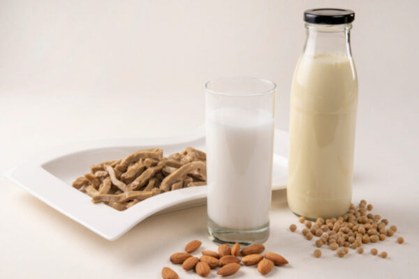 Protidi e latte plant-based: una vera alternativa alle proteine animali?