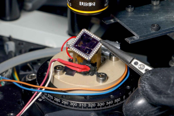 Un dispositivo 2D per il raffreddamento dei computer quantistici