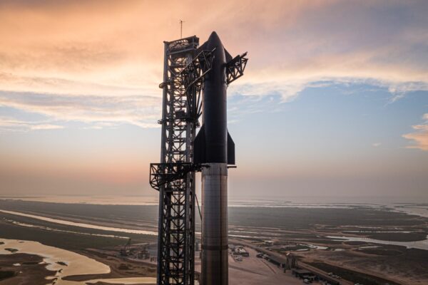 Nelle segrete stanze del duplice “palazzo volante” di SpaceX