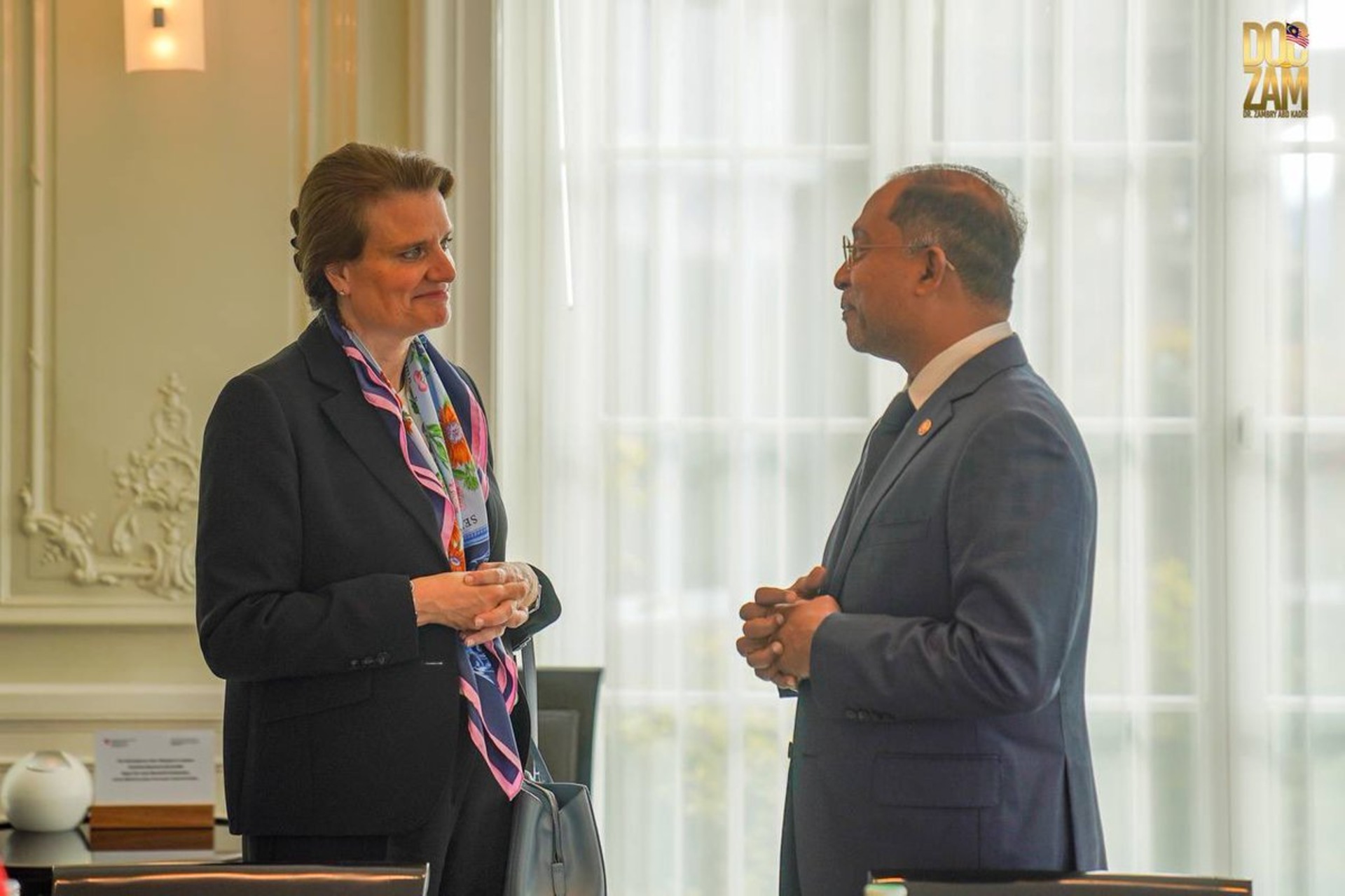 Malesia e Svizzera: incontro diplomatico fra Martina Hirayama e Zambry Abdul Kadir